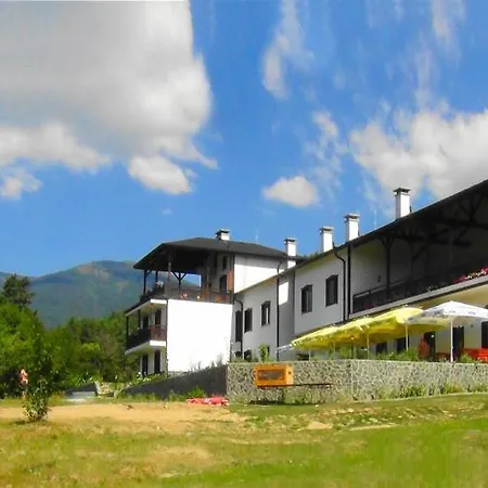 Rusaliite Adventure House